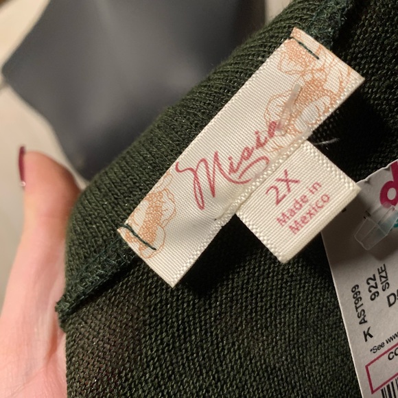 Green Long Sleeve Cold Shoulder Top - Picture 5 of 5